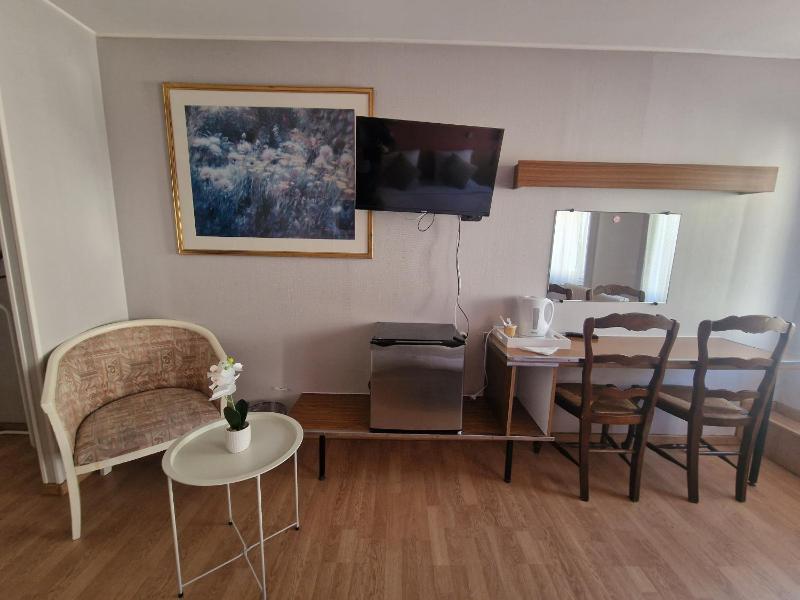 Superior Queen Room image 4
