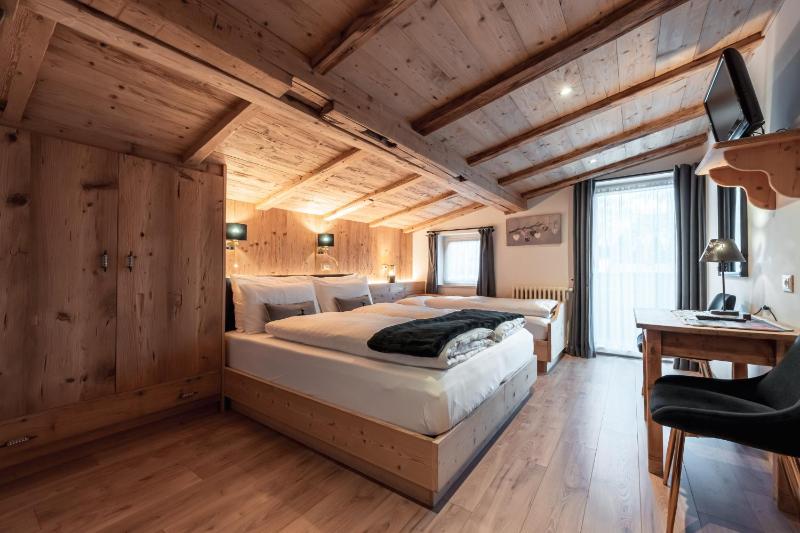 Triple Room with Balcony image 3