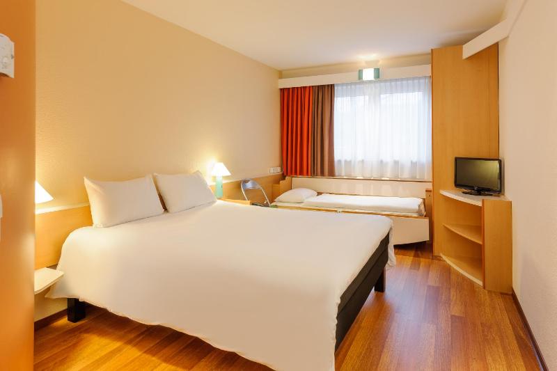 Double Room image 1