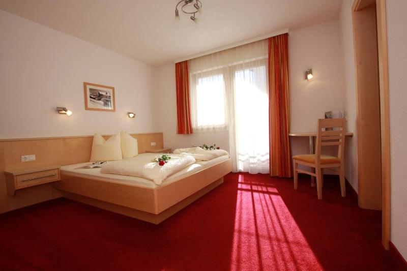Comfort Two-Bedroom Apartment with Balcony image 3