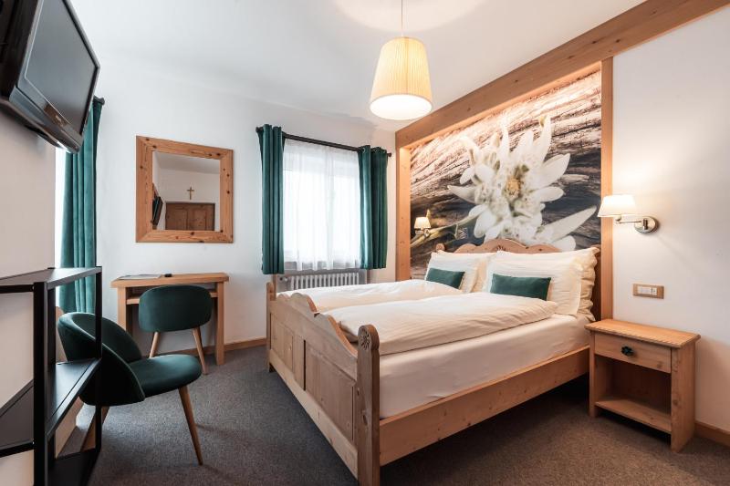 Double or Twin Room with Balcony image 1