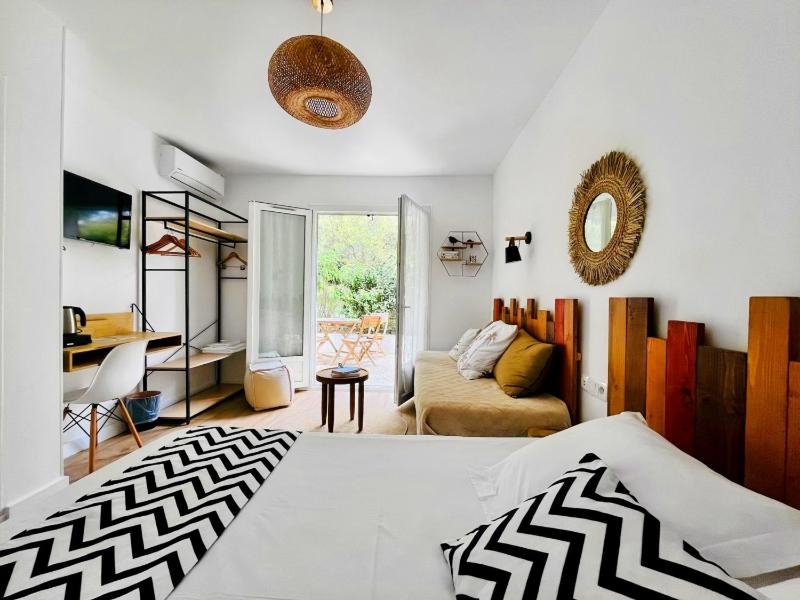 Triple Room with Terrace image 1