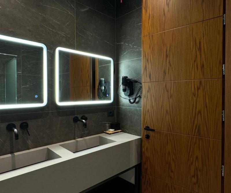 Deluxe Suite image 2