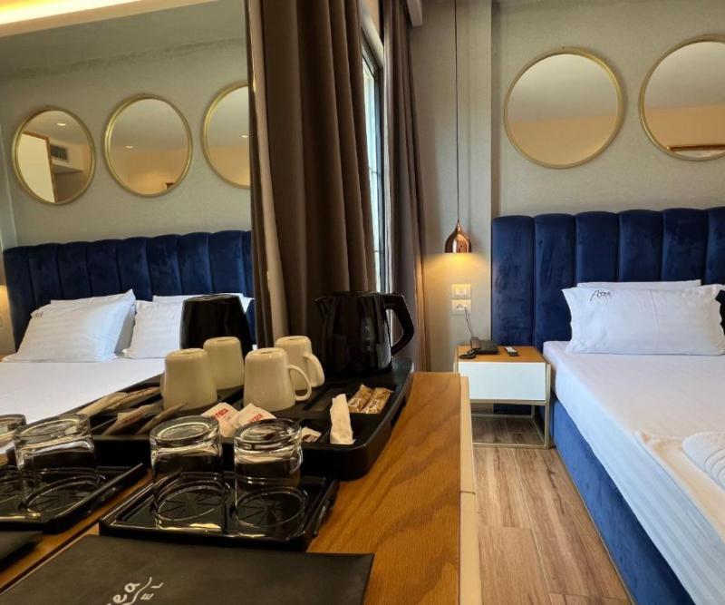 Double Room with Balcony image 3