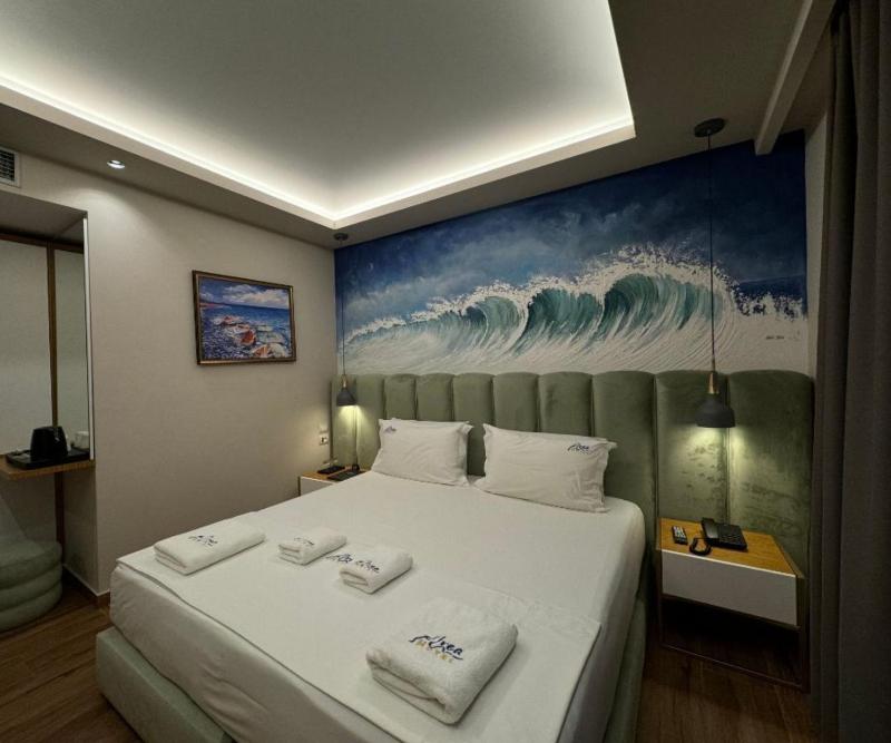 Double or Twin Room image 4