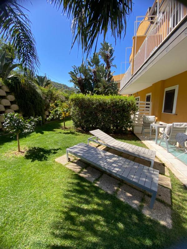 Double or Twin Room with Private Garden image 2