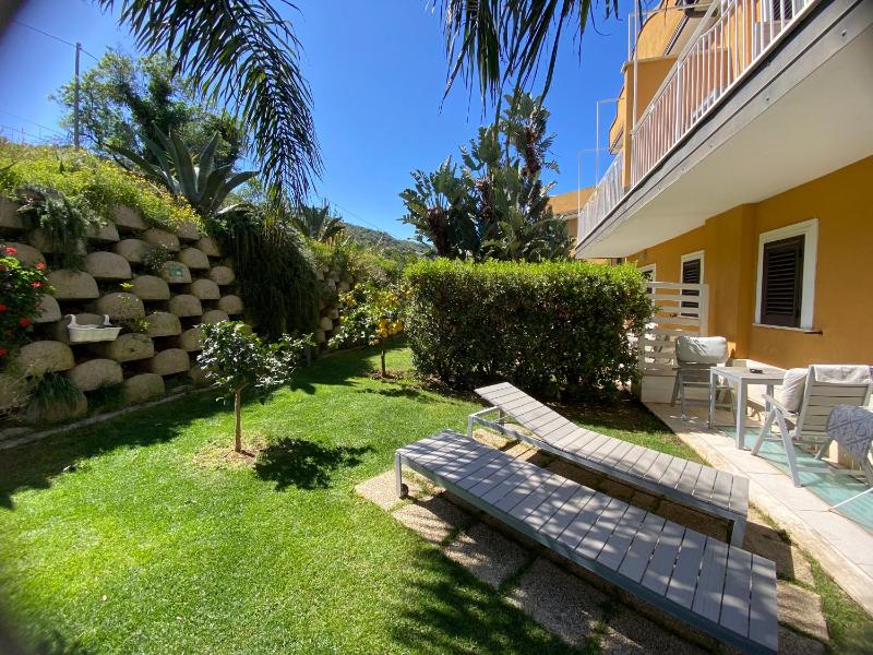 Double or Twin Room with Private Garden image 3