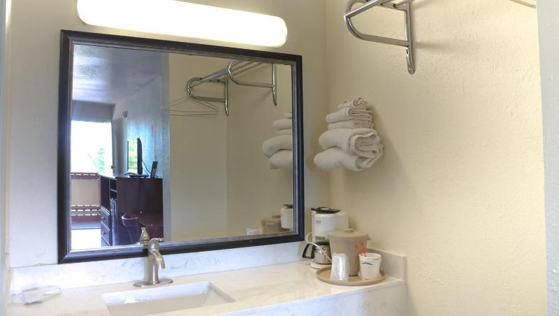 King Room image 3
