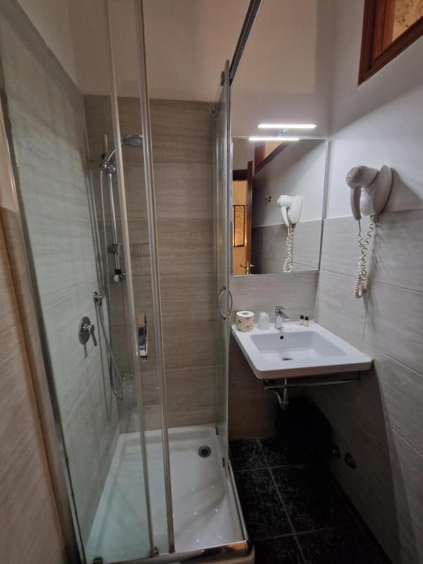 Economy Double or Twin Room image 3