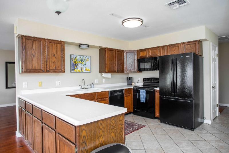 King Beds Game Room On 290 Large Estate Kitchen - image 17