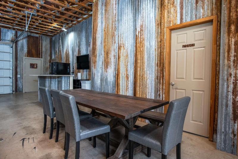 King Beds Game Room On 290 Large Estate Kitchen - image 2