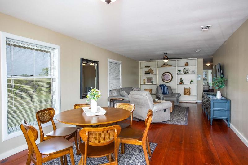 King Beds Game Room On 290 Large Estate Kitchen - image 37