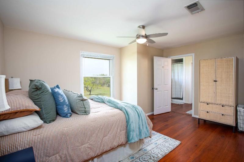 King Beds Game Room On 290 Large Estate Kitchen - image 24