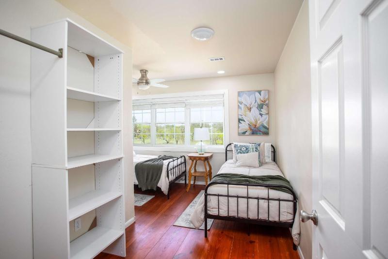 King Beds Game Room On 290 Large Estate Kitchen - image 15