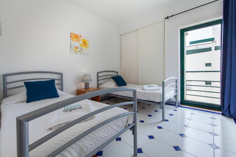 Quinta dos Pinheiros Apartments - image 43