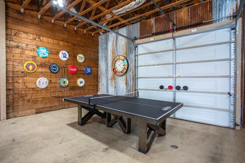 King Beds Game Room On 290 Large Estate Kitchen - image 36