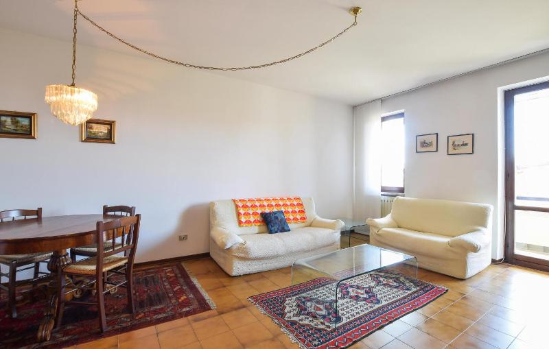 2 Bedroom Beautiful Home In Cisano Di Bardolino - image 8