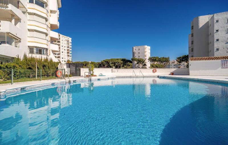 Gorgeous Apartment In Calahonda - image 4