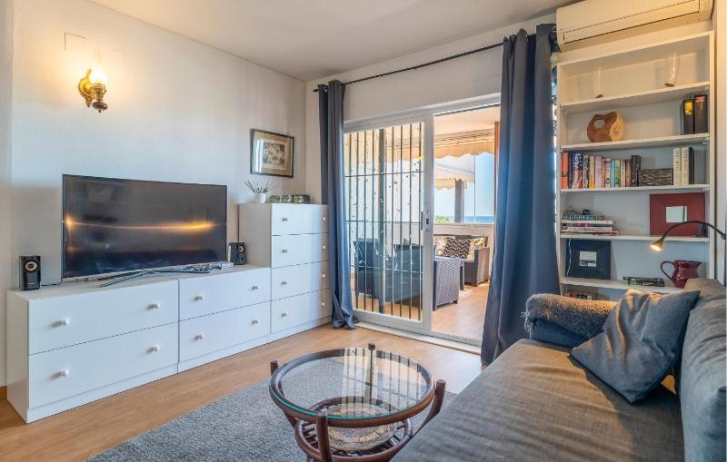 Gorgeous Apartment In Calahonda - image 9