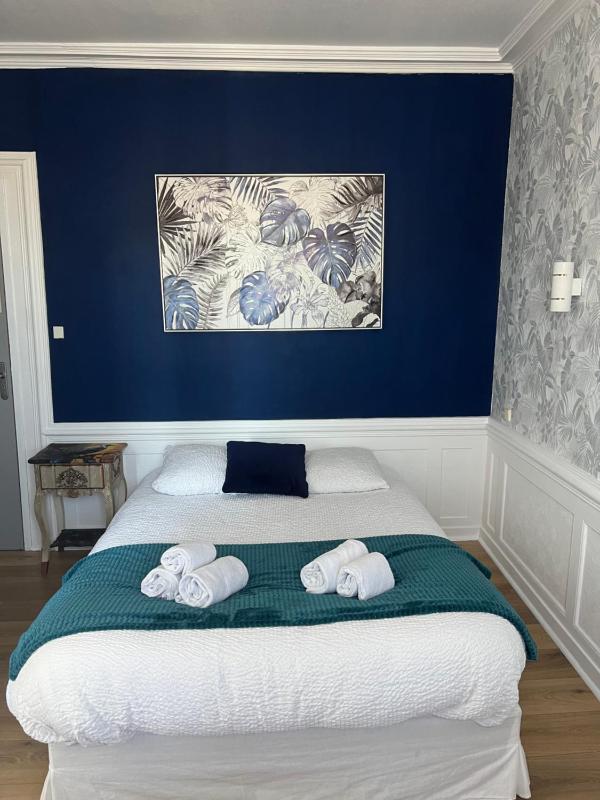 Standard Double Room image 3