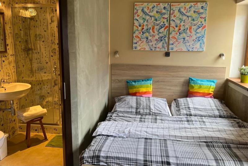 Standard Twin Room image 3