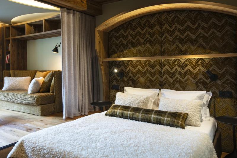 Junior Suite with Balcony image 1