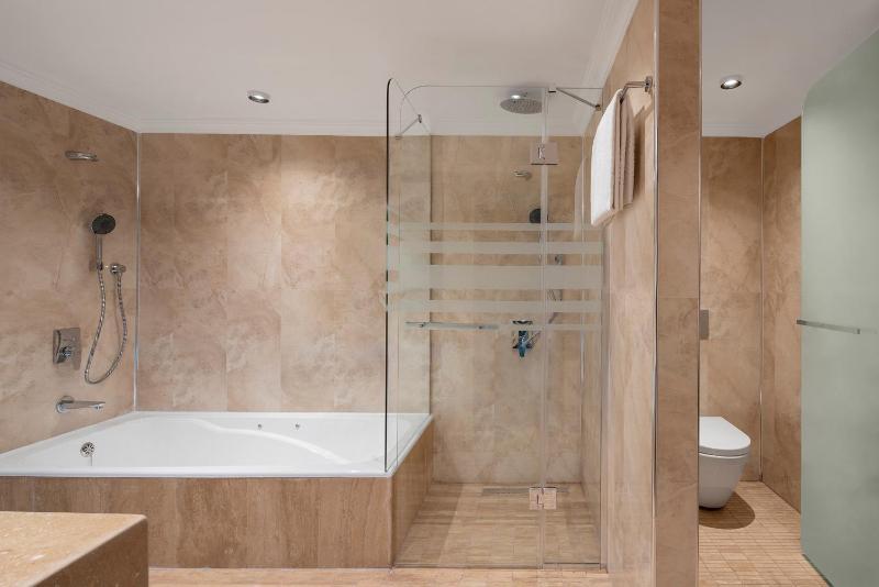 Garden Chalet with Executive Lounge Access image 4