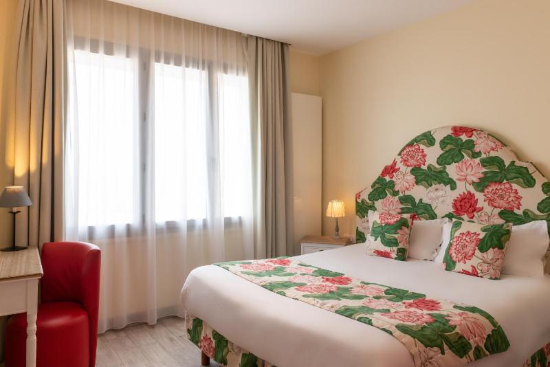Superior Double Room with Sea View image 1