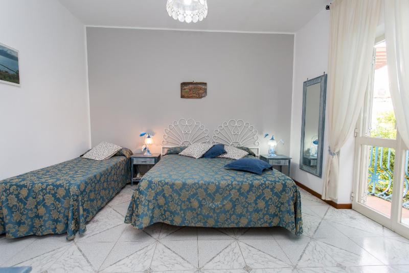 Superior Triple Room image 3