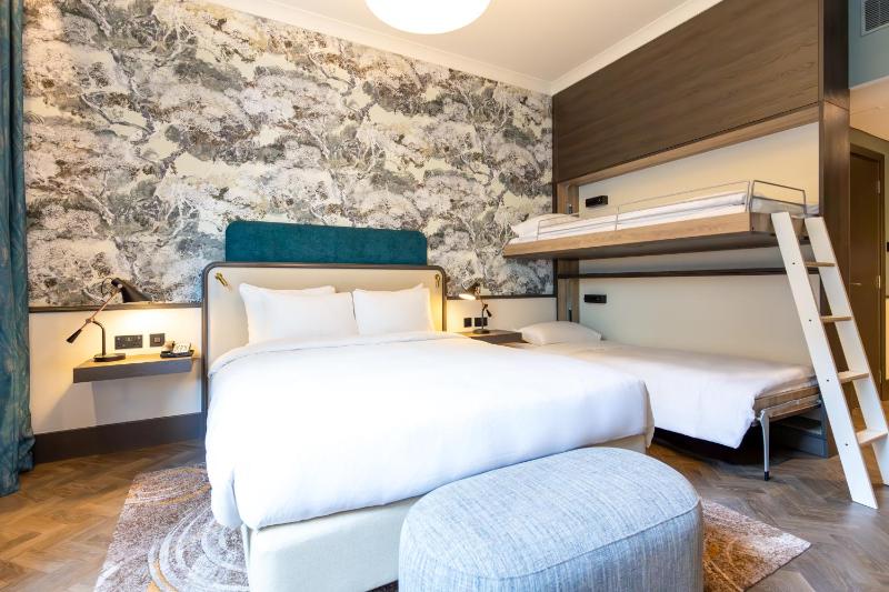 Standard Room with Bunk Beds image 4