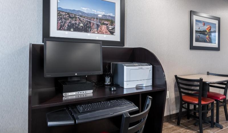 My Place Hotel Colorado Springs - image 25