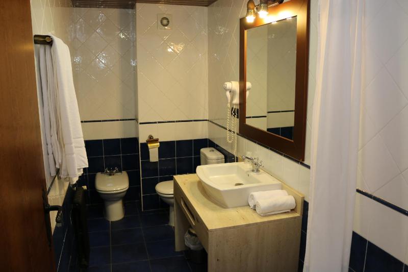Single Room image 3