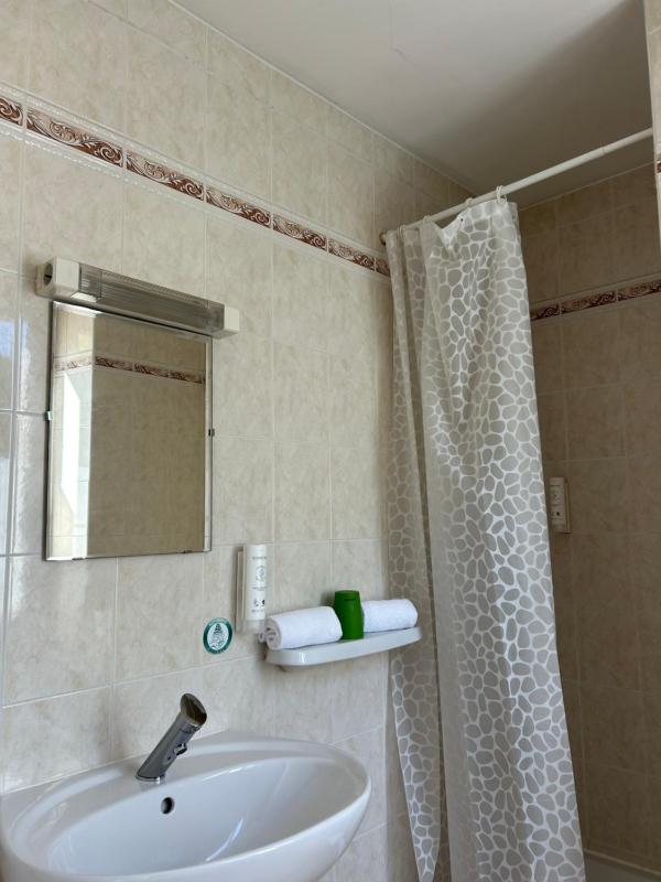 Twin Room image 2