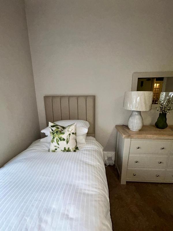 Standard Twin Room image 2