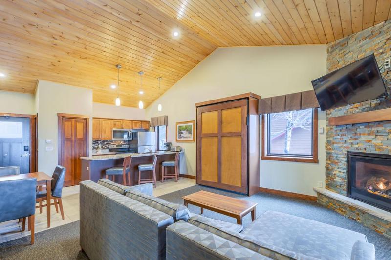 One-Bedroom Suite image 3