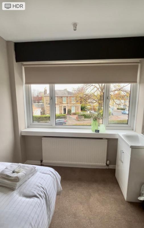 Single Room with Shared Shower and Toilet image 1
