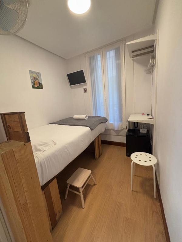 Single Room image 4