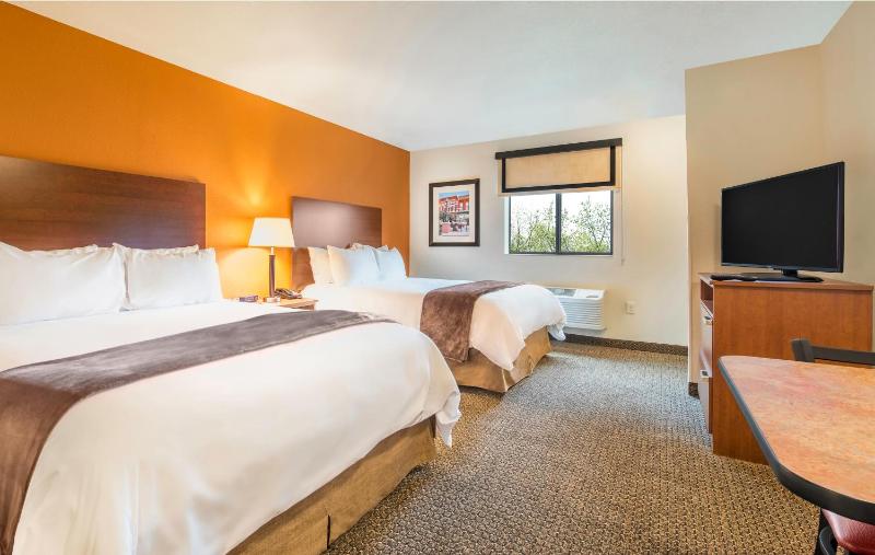 Queen Room with Two Queen Beds with Kitchen image 3