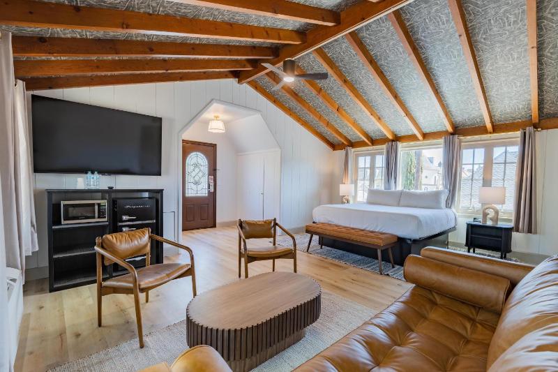 Solstice King Suite image 1