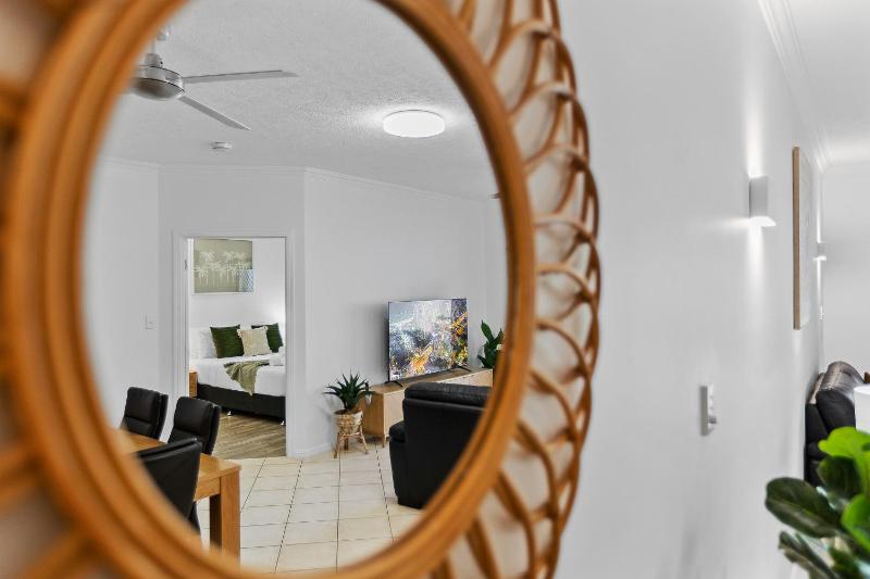 Cozy 3-Bedroom Oasis with Pool Access in Cairns - image 16