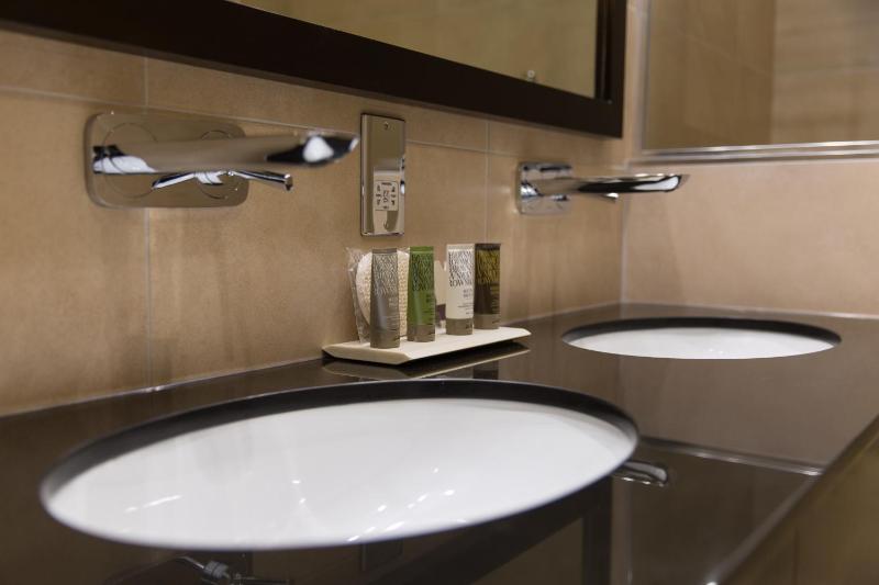 Mansio Suites The Headrow - image 2