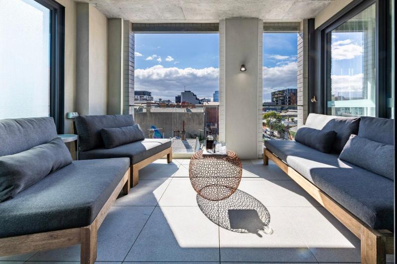 Hemingway Collingwood - Luxe Apartment - image 14