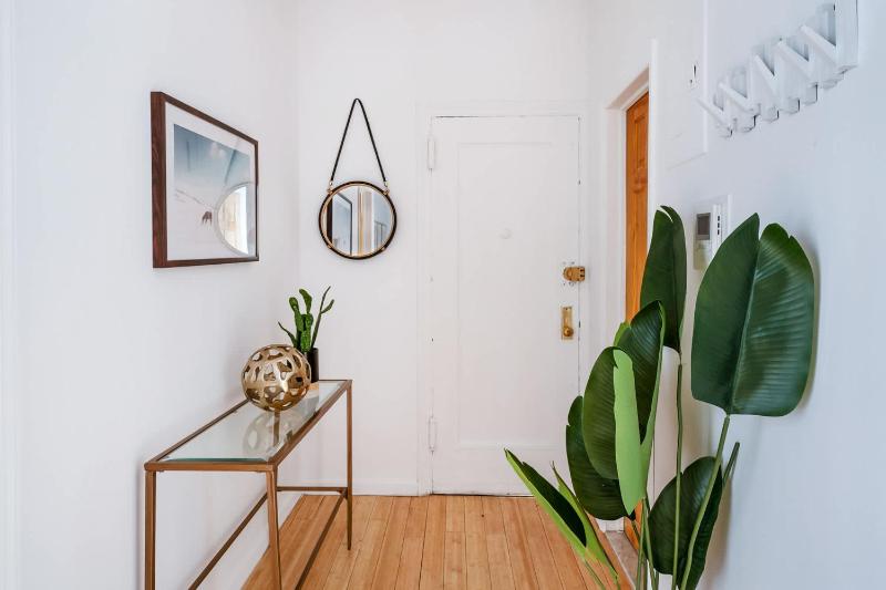 102-1A Best Value 2BR Apt Near Central Park - image 10
