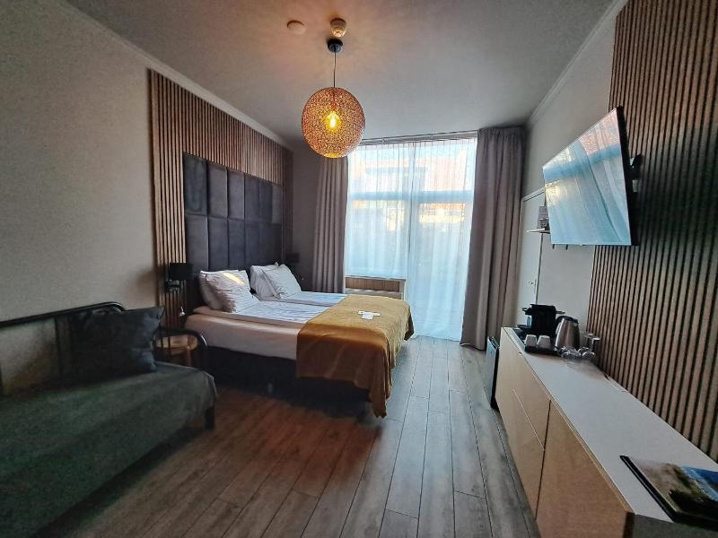 Triple Room - Shower and Toilet image 3