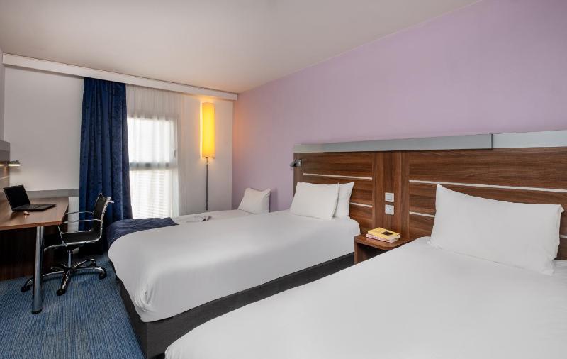 Twin Room with Sofa Bed image 1