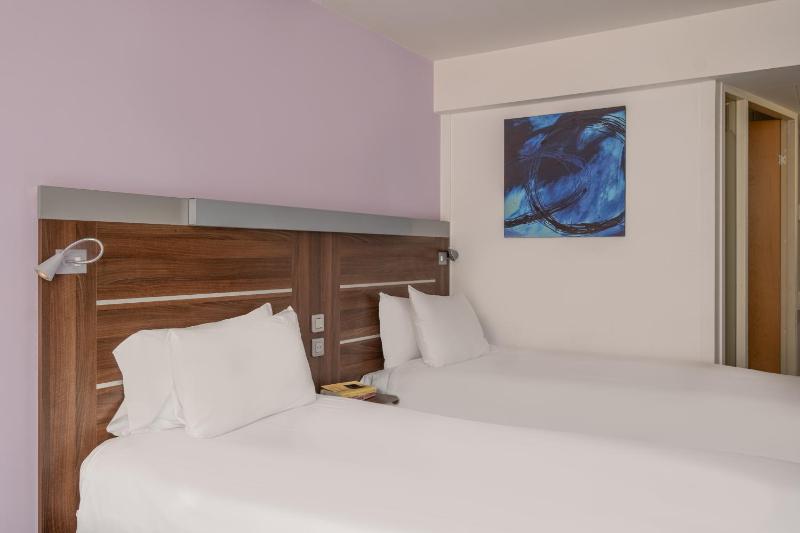 Twin Room with Sofa Bed image 3