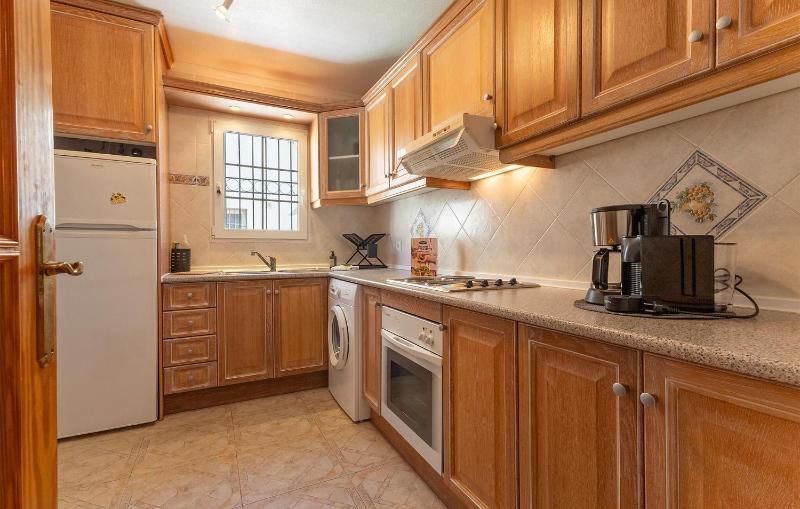 2 Bedroom Stunning Home In La Zenia - image 10
