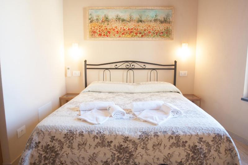 Standard Double Room with Sea View image 3