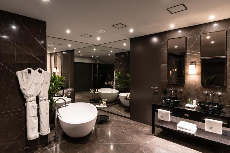 Penthouse Loft Suite image 4