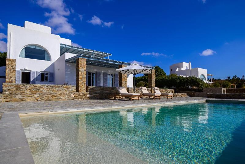 Soho Villa in Paros - image 23